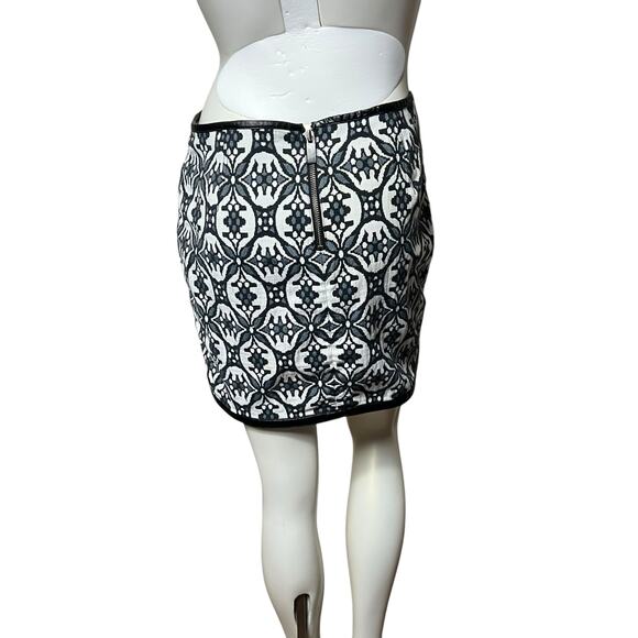 Express Black and White Geometric Asymmetrical Mini Skirt Faux Leather Size 6 - Picture 3 of 5